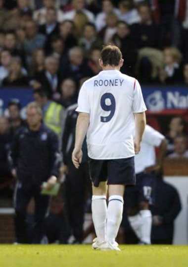 Rooney leaves the field after the draw with Macedonia