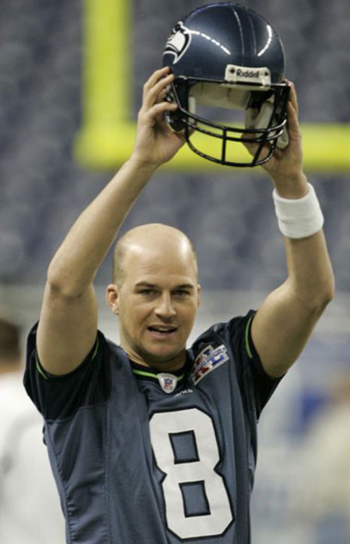 American Football: Hasselbeck leads rising of the sons