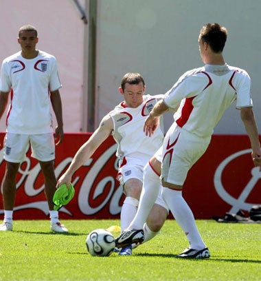 Rooney (centre) is back in training with his team-mates