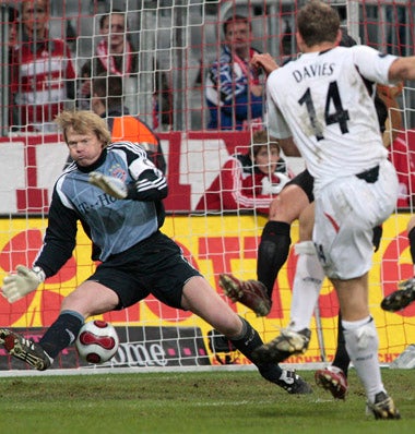 Davies fires Bolton's second goal past Bayern keeper Oliver Kahn