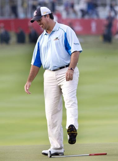 Boo Weekley reacts after missing a putt on the 18th hole at Mission Hills