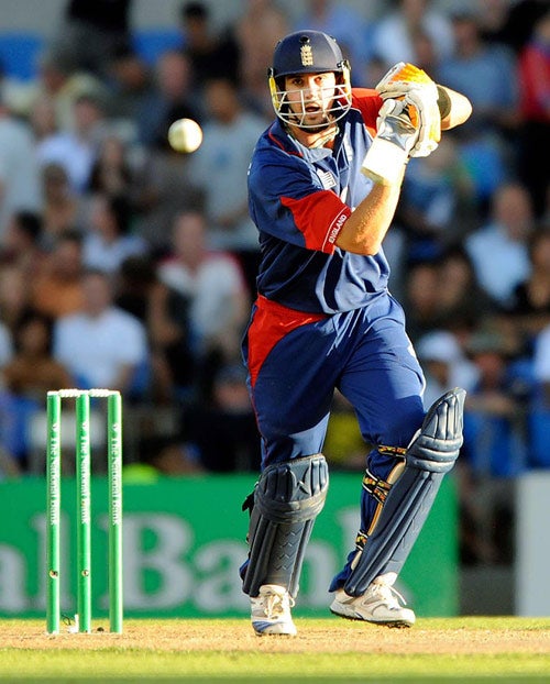 Pietersen hits a four during his innings of 43 off 23 balls against New Zealand