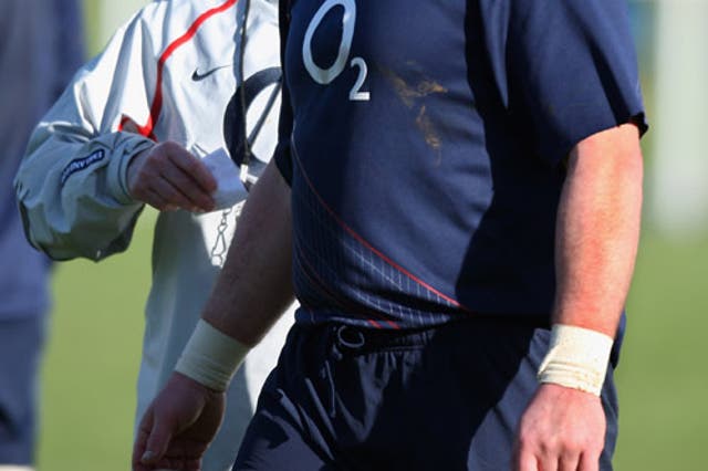 England captain Phil Vickery is a doubt for Sunday's visit to Rome after picking up a calf injury