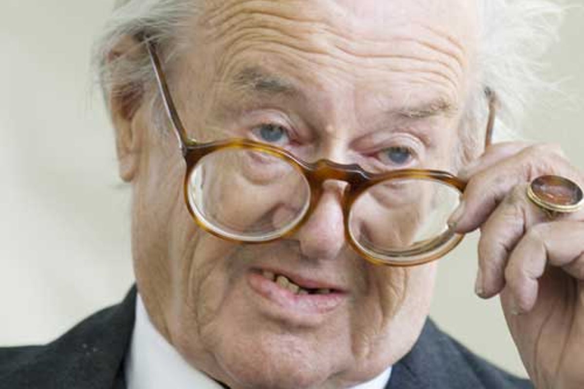 Court in the act: John Mortimer's verdict on courtroom dramas | The ...