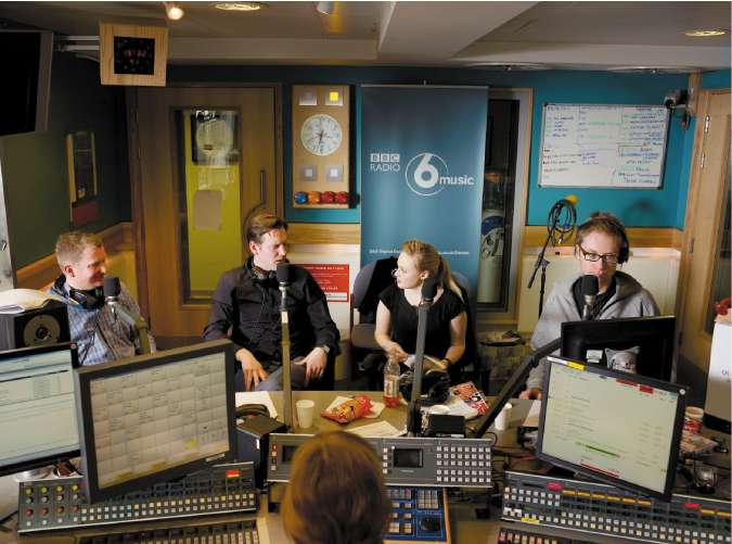 Stephen Merchant and his crew in the studio © Dan Burn-Forti