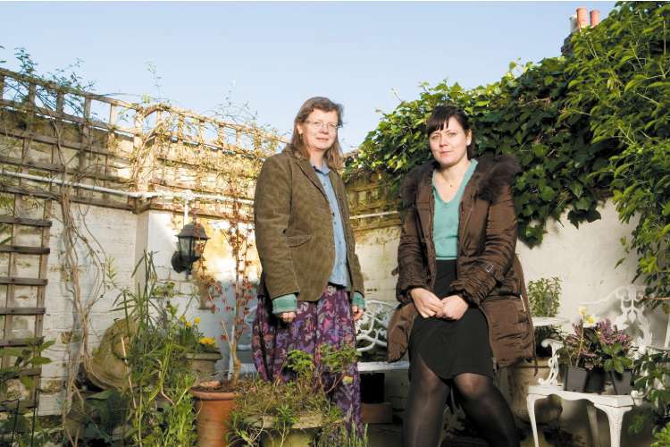 Emma (right) with Jane, whose garden boasts Spring Surprise, Pleniflora and Trailing lobelica © Teena Taylor