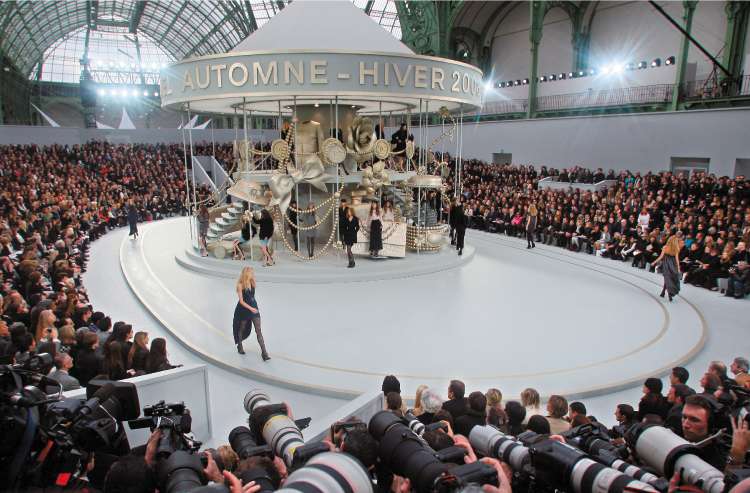 The Chanel caroussel whirls into Paris