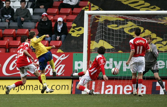 Preston's Chris Brown fires in the winner at The Valley toseal an excellent victory for the Championship strugglers