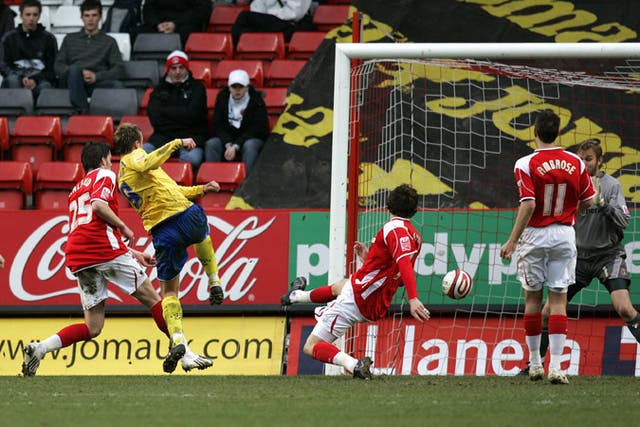 Preston's Chris Brown fires in the winner at The Valley toseal an excellent victory for the Championship strugglers