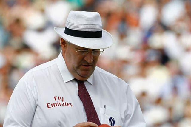 Darrell Hair returns to Test umpiring tomorrow for the first time since Pakistan's forfeited match againstEngland at The Oval in 2006