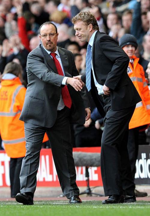 Rafael Benitez (left) and David Moyes shake hands after an acrimonious Merseyside derby