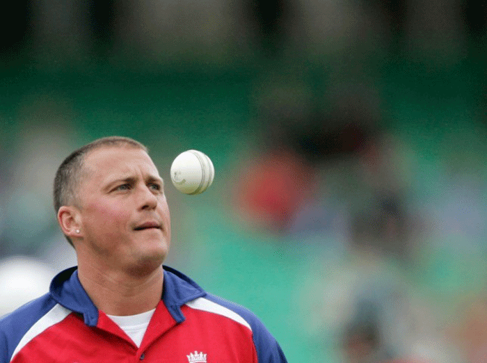 Darren Gough decided to opt for a career in cricket rather than professional football © Reuters