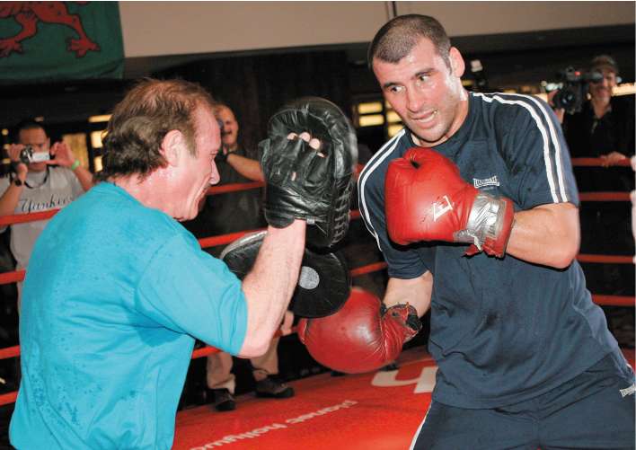 Calzaghe says that the prospect of retiring unbeaten is keeping him focused before the fight this weekend