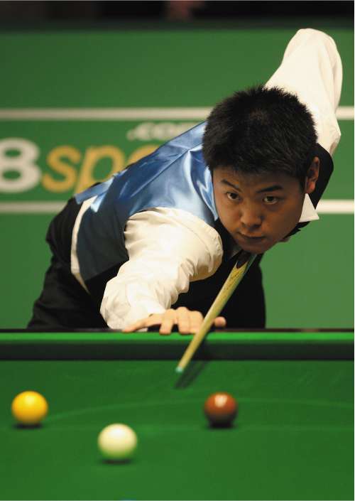 Liang Wenbo in action during his first round victory against Ken Doherty