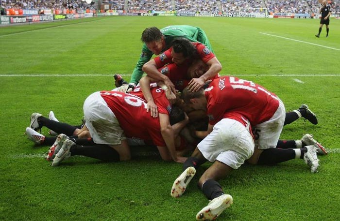 The Manchester United players celebrate after the match © Getty Images