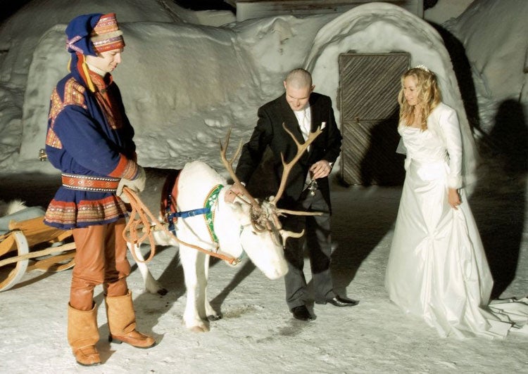 Louise and Chris got married in an igloo in Lapland