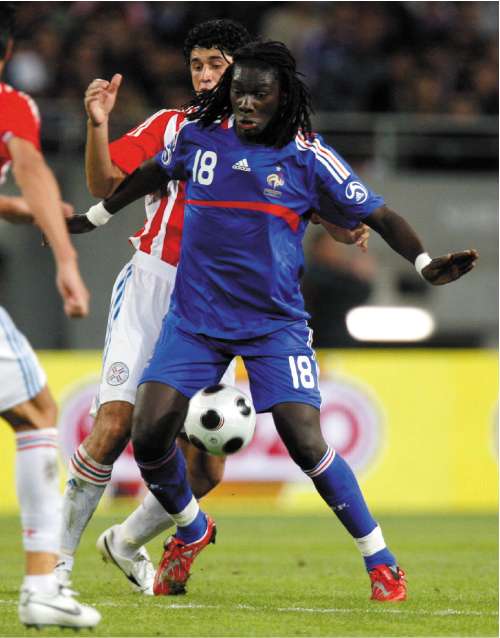 France and St Etienne striker Bafétimbi Gomis is understood to be the subject of a £10m bid from Newcastle