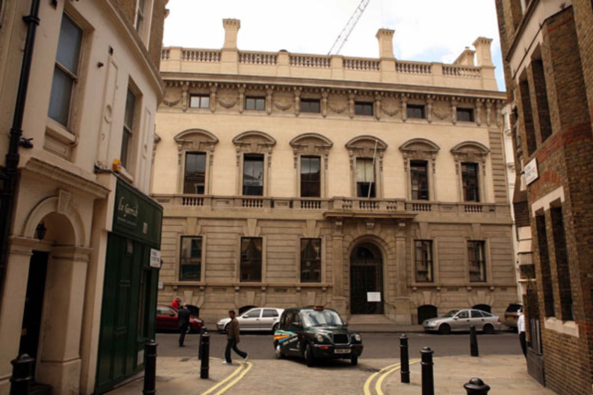 garrick club dress code Garrick Club to accept women for first time in history after Stephen Fry,  Sting vote in favour