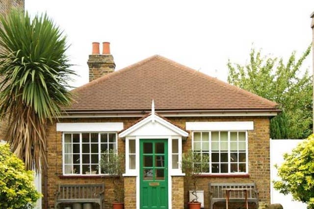 <p>A London bungalows in Catford with two bedrooms, a conservatory, and a 35-foot garden</p>