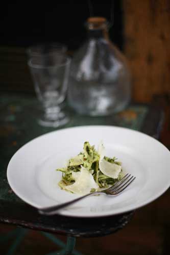 To serve, pat dry the puntarelle, place in a bowl and add the slices of Parmesan