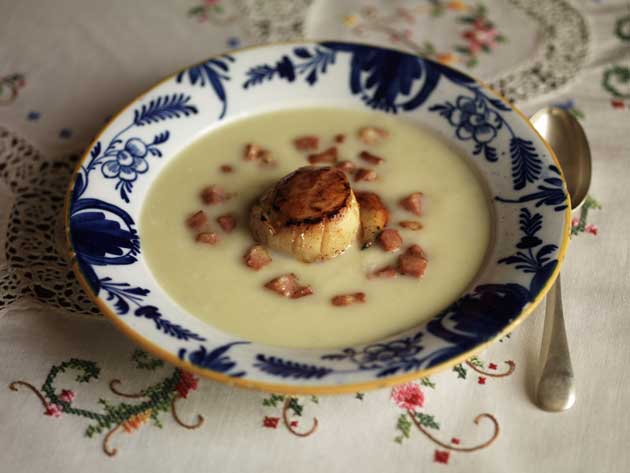 To serve pour about 2-3 cm of the soup into warm soup plates, place the scallop in the centre and scatter the bacon over