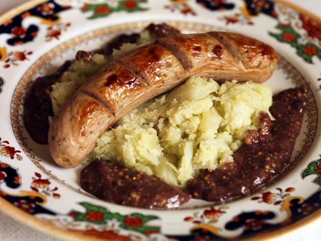 If you can't find bratwurst sausages, then this will also work well with any other good-quality, meaty sausage