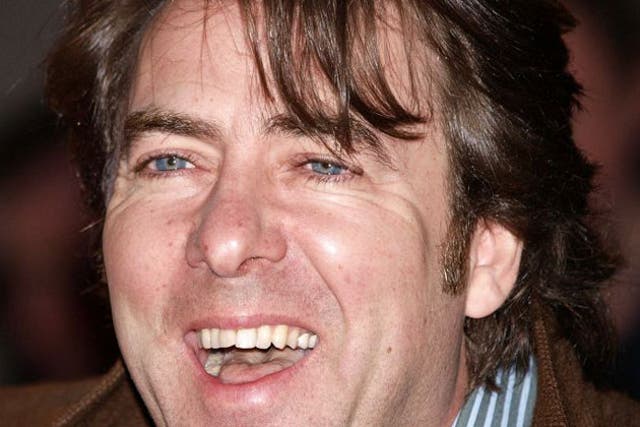 Jonathan Ross has signed a deal to present a chat show for ITV