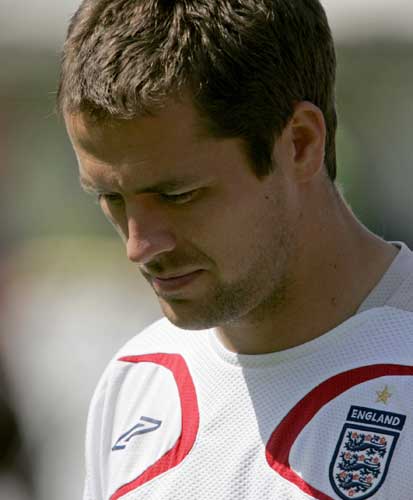 It is bad news for former Liverpool striker Michael Owen that United tend to opt for a 4-2-3-1 formation