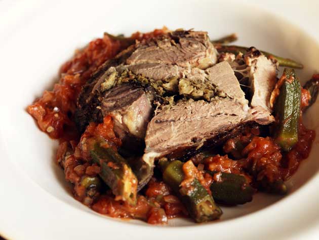 Cut the lamb into thick slices and serve with the okra