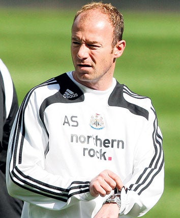 Alan Shearer spent yesterday at Newcastle's training ground in talks with the club's owner, Mike Ashley