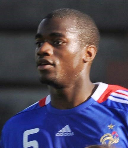 Bassong joins Tottenham for a fee in the region of £8m