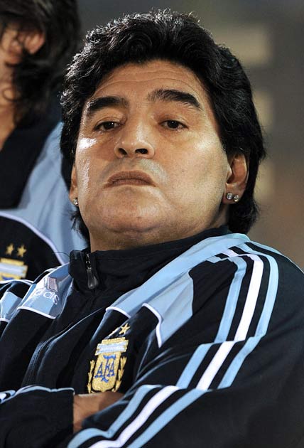 Maradona faces a crucial weekend