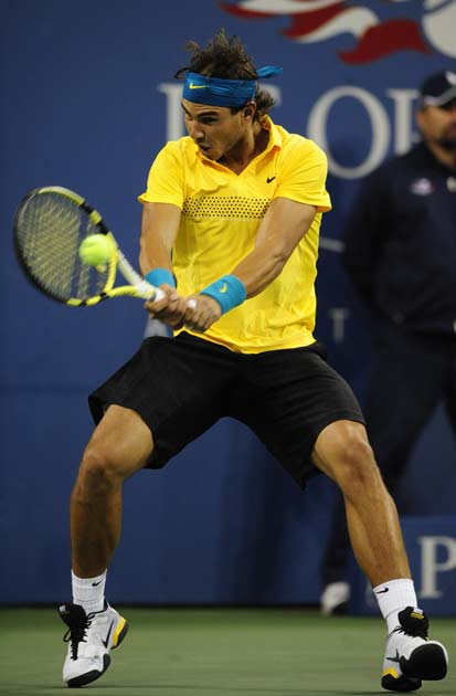Rafael Nadal on his way to a straight-sets win over Fernando Gonzalez to reach the semi-finals at the US Open