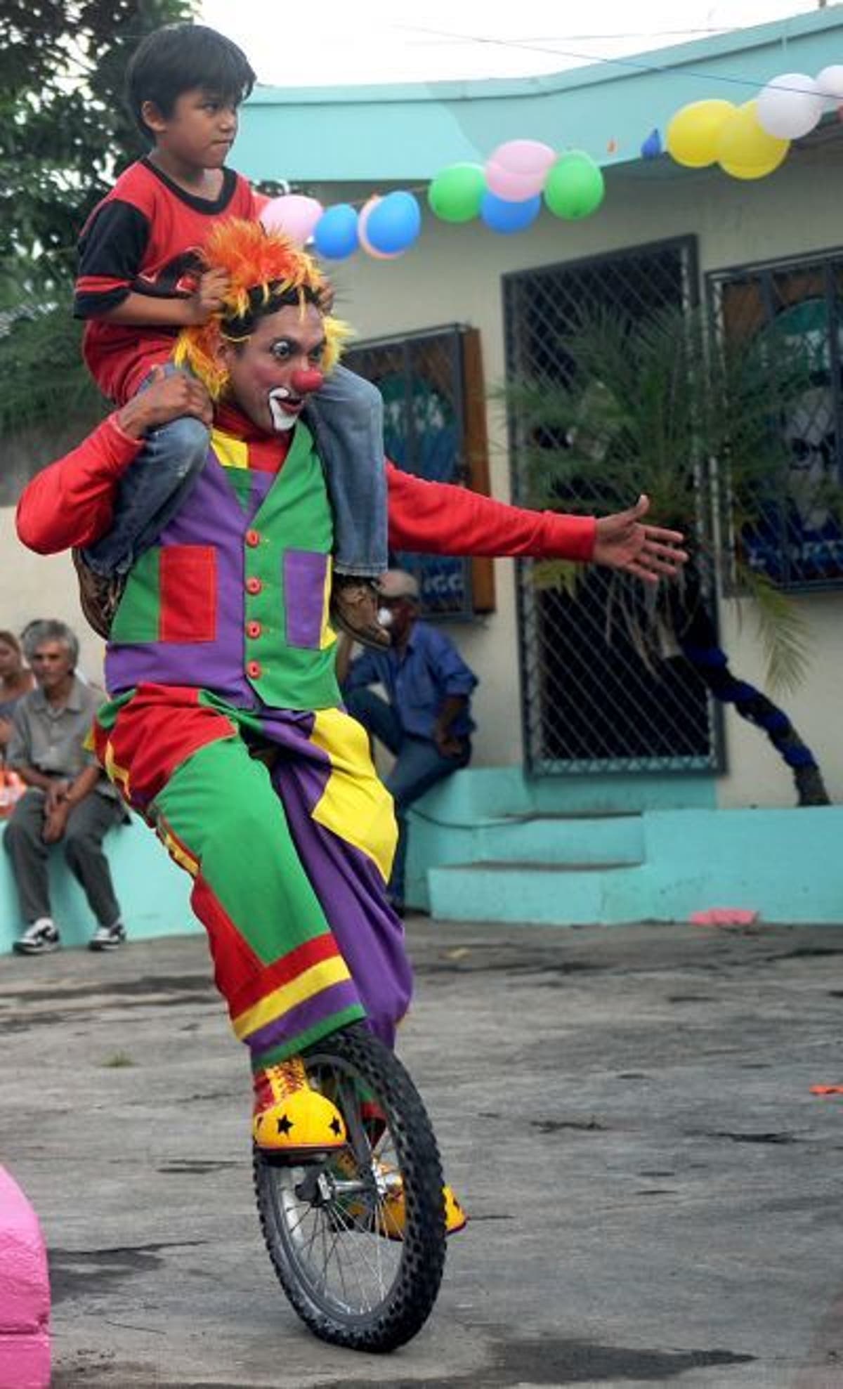 Did you see that unicycling clown? Mobile phone users didn't The