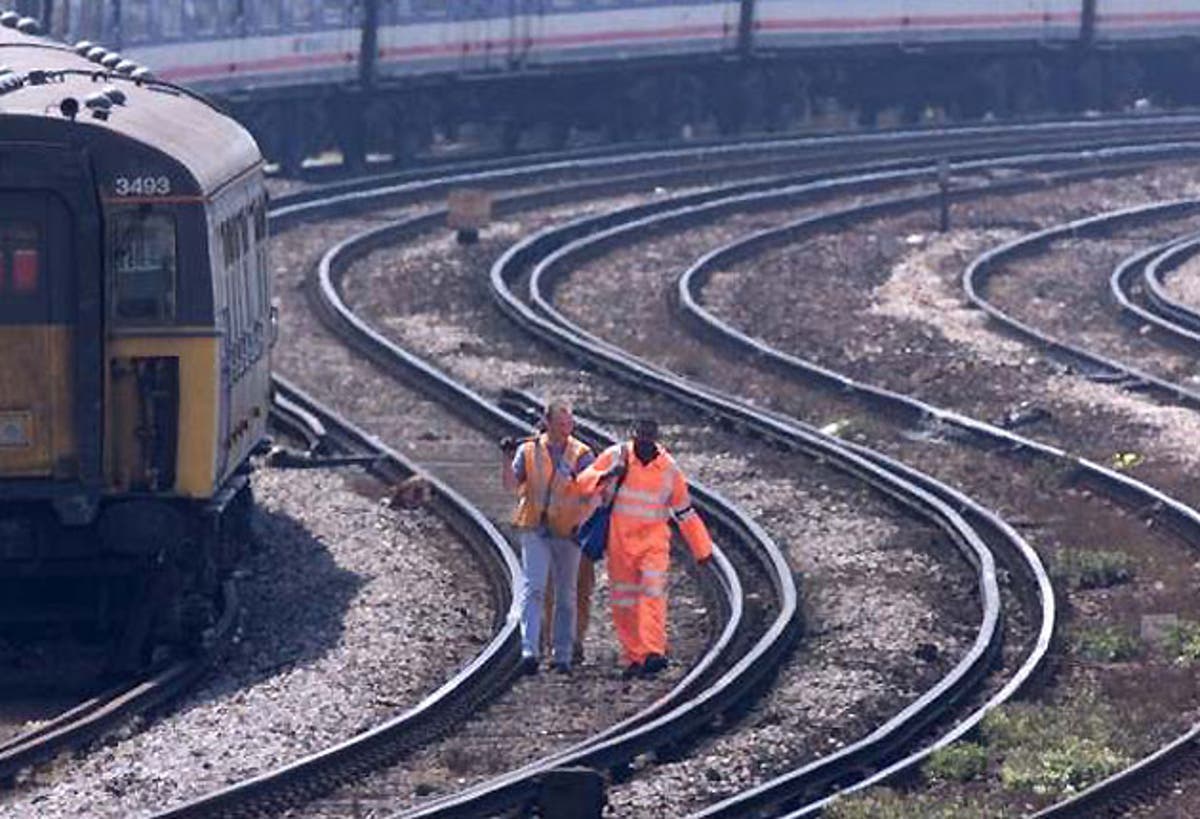 Thousands face travel chaos as rail lines shut down for Christmas | The ...