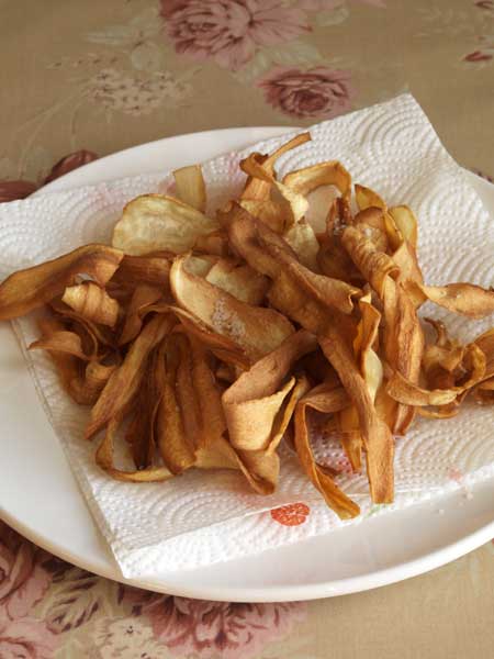 Drain the parsnip crisps on kitchen paper and season with sea salt