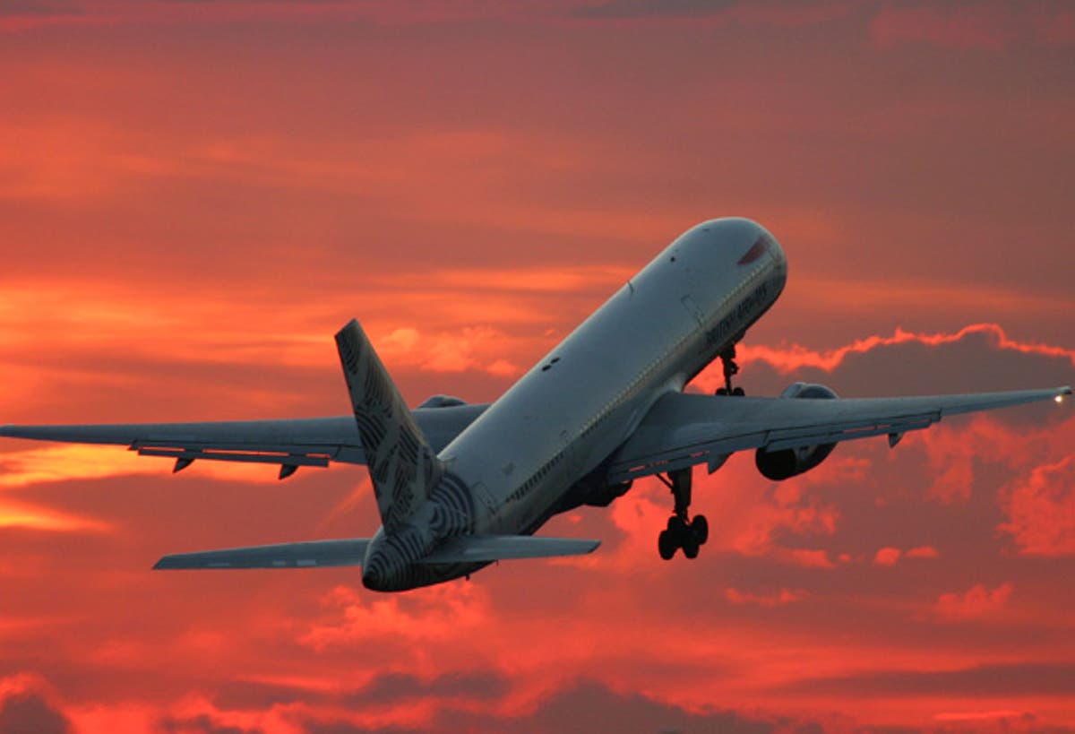 Take off. Самолет. Самолет летит. Взлет самолета. Пассажирский самолет.