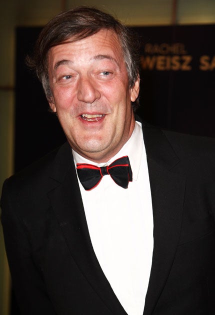 Stephen Fry has announced he is going to quit Twitter to concentrate on his work.