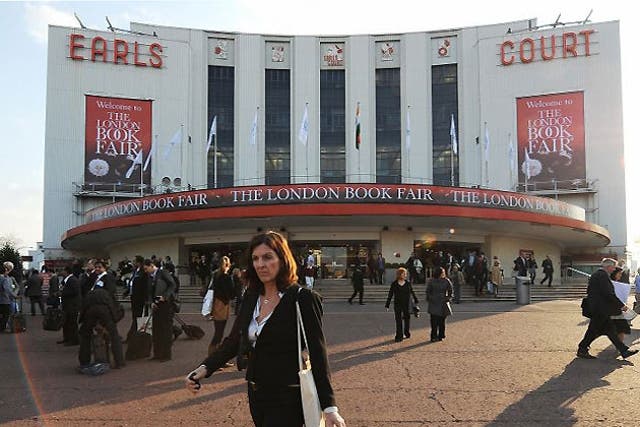 A plan to demolish Earls Court Exhibition Centre and replace it with thousands of new homes has been approved