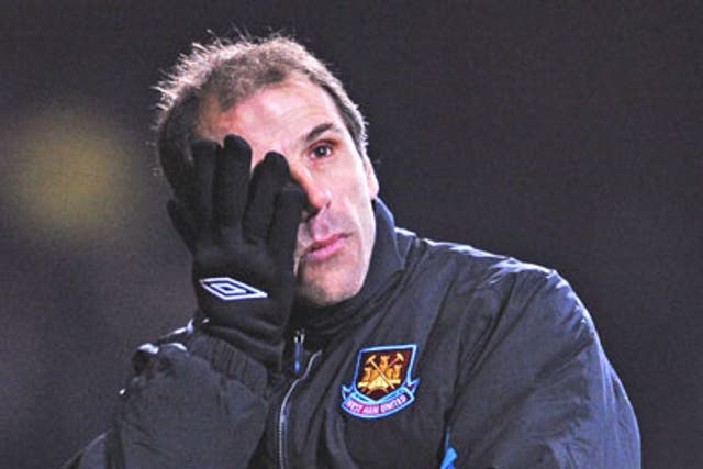 West Ham manger Gianfranco Zola saw his side suffer a 3-1 home defeat to Wolves on Tuesday night