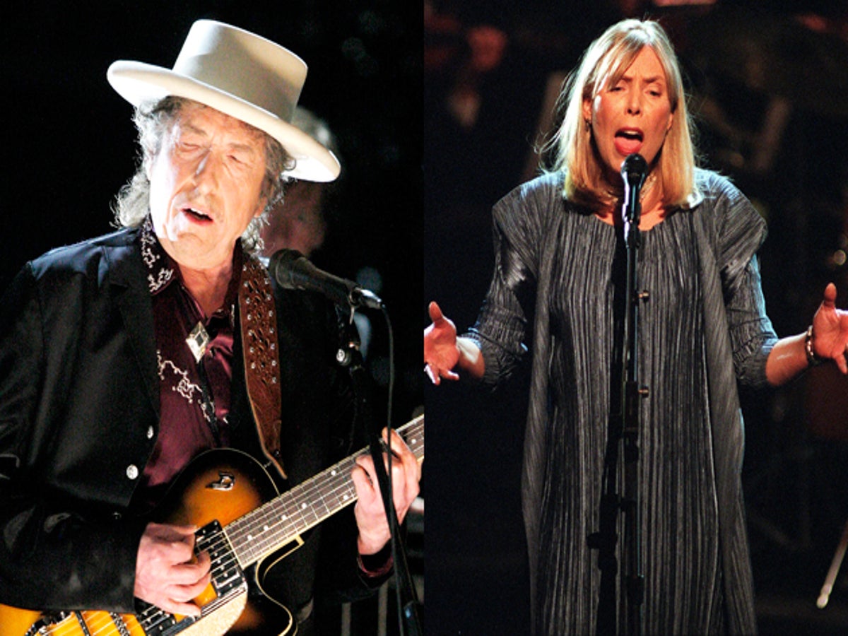 Joni Mitchell accuses Bob Dylan of plagiarism | The Independent | The  Independent