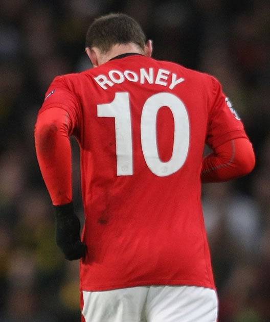 Rooney does not feel footballers deserve a knighthood