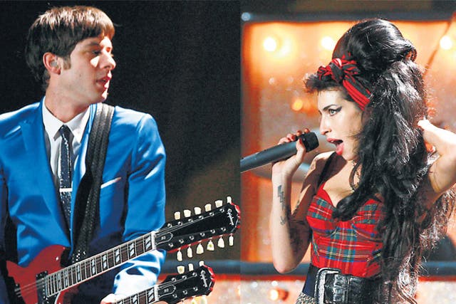 Amy Winehouse performing with Mark Ronson at the 2008 Brit Awards
