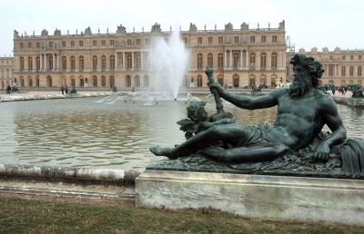 No selfie sticks allowed at the Palace of Versailles