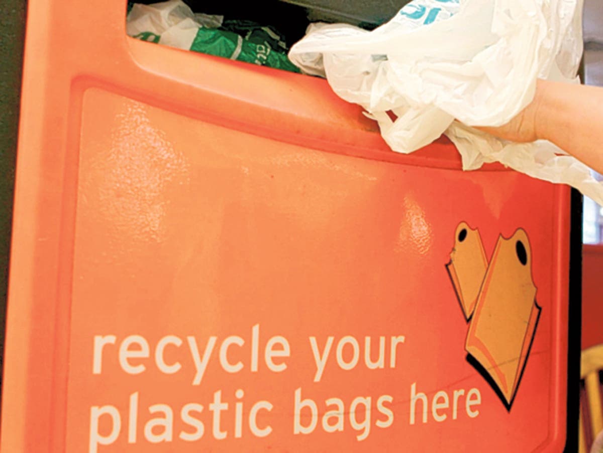 Small shops still hand out 2 million plastic bags every day