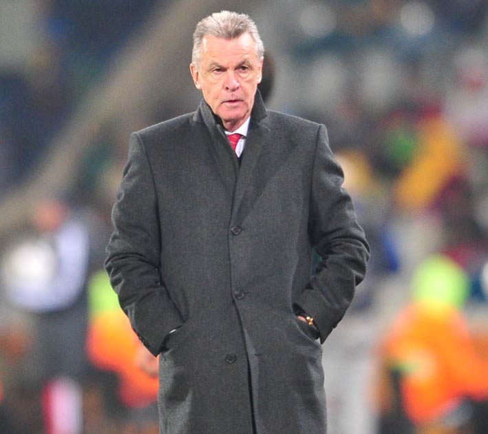 Hitzfeld is considering changing formation to cope with the lack of strikers