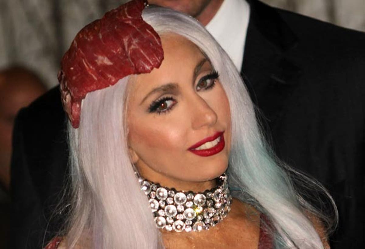 Леди Гага спела в вагину поклонницы