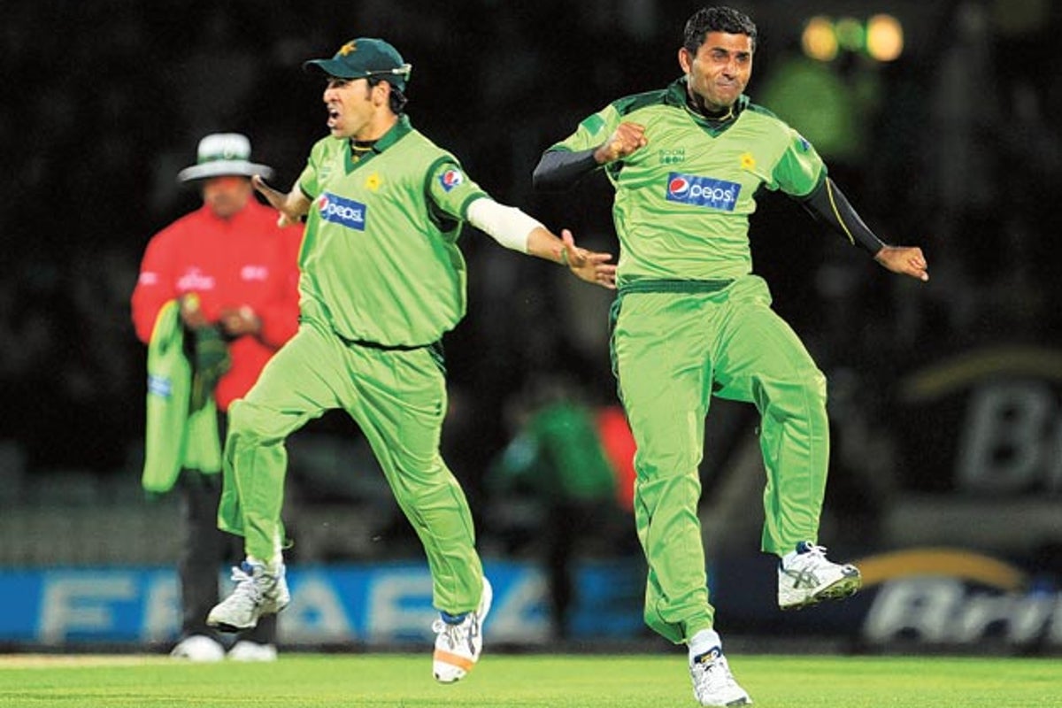 Pakistan revived as Gul finds that old swing to blow England away | The ...