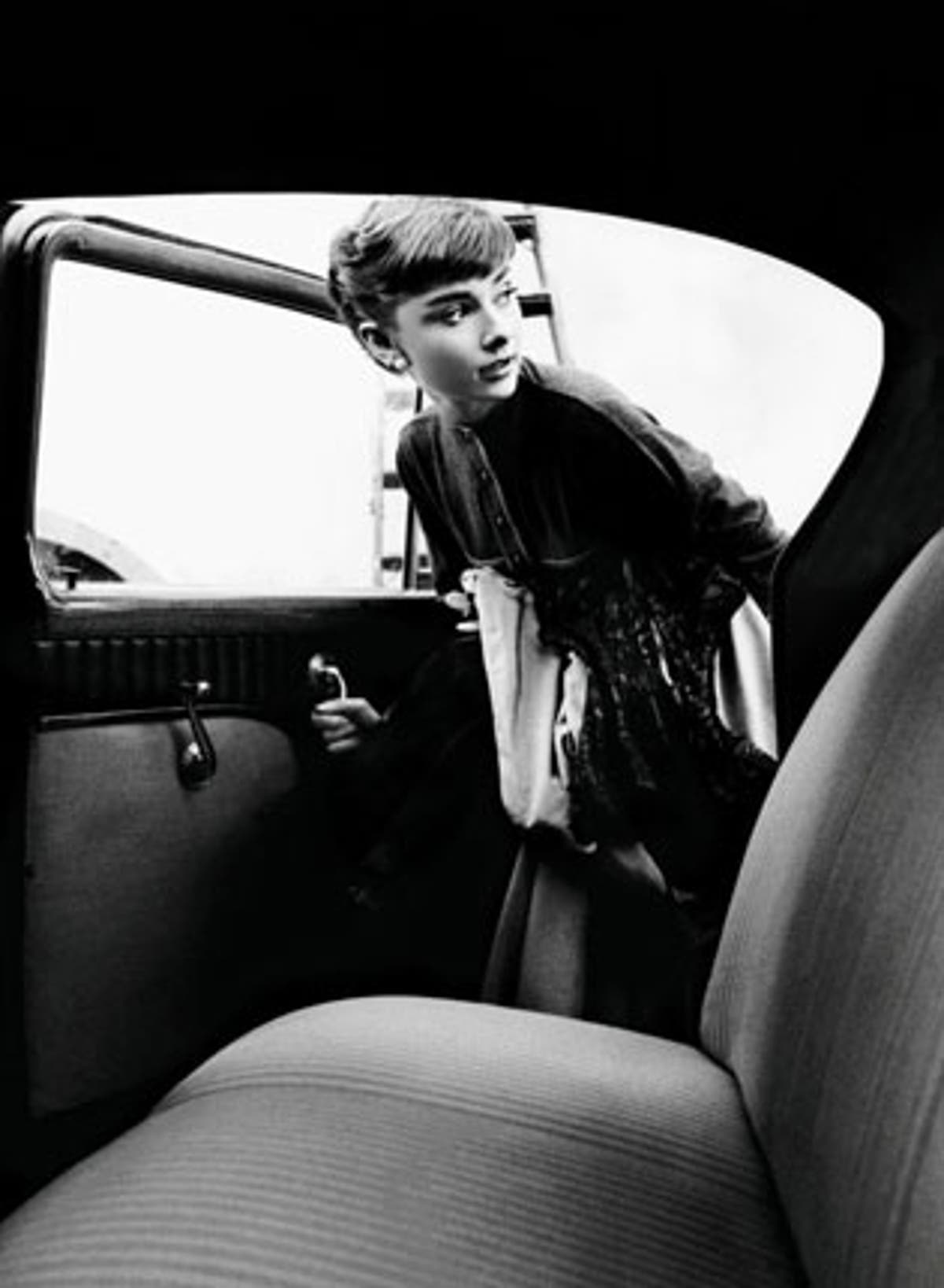 Rare Audrey Hepburn  Audrey hepburn, Audrey hepburn pictures, Audrey  hepburn style