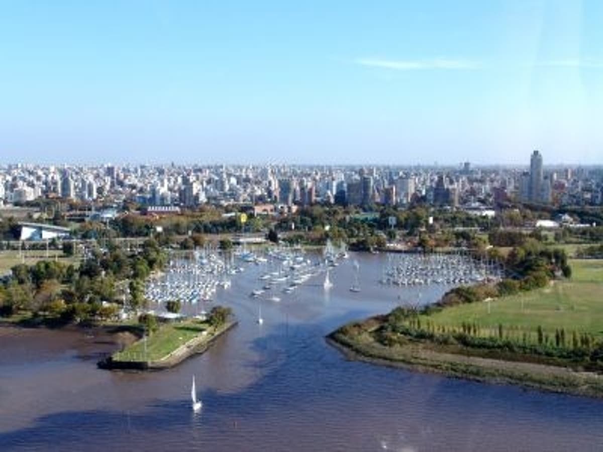 Буэнос айрес внутренние воды. Река ла плата Буэнос Айрес. Рио-де-ла-плата Аргентина. Буэнос Айрес залив ла плата. Аргентина столица Буэнос-Айрес.